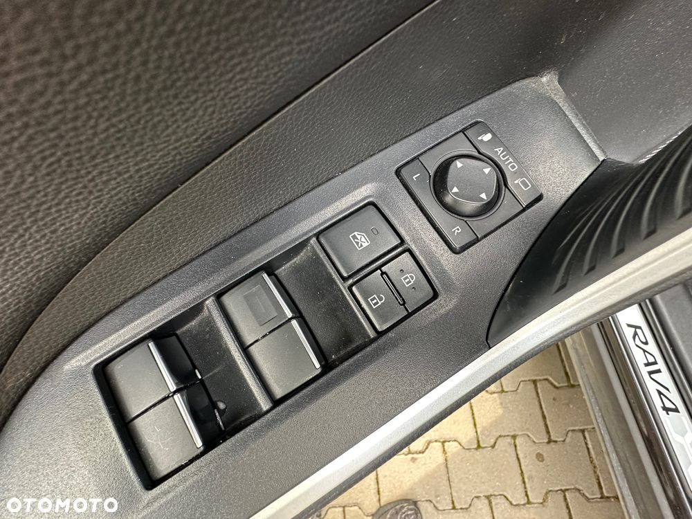 Toyota RAV4 2.5 Hybrid Black Edition by JBL 4x4 - 18