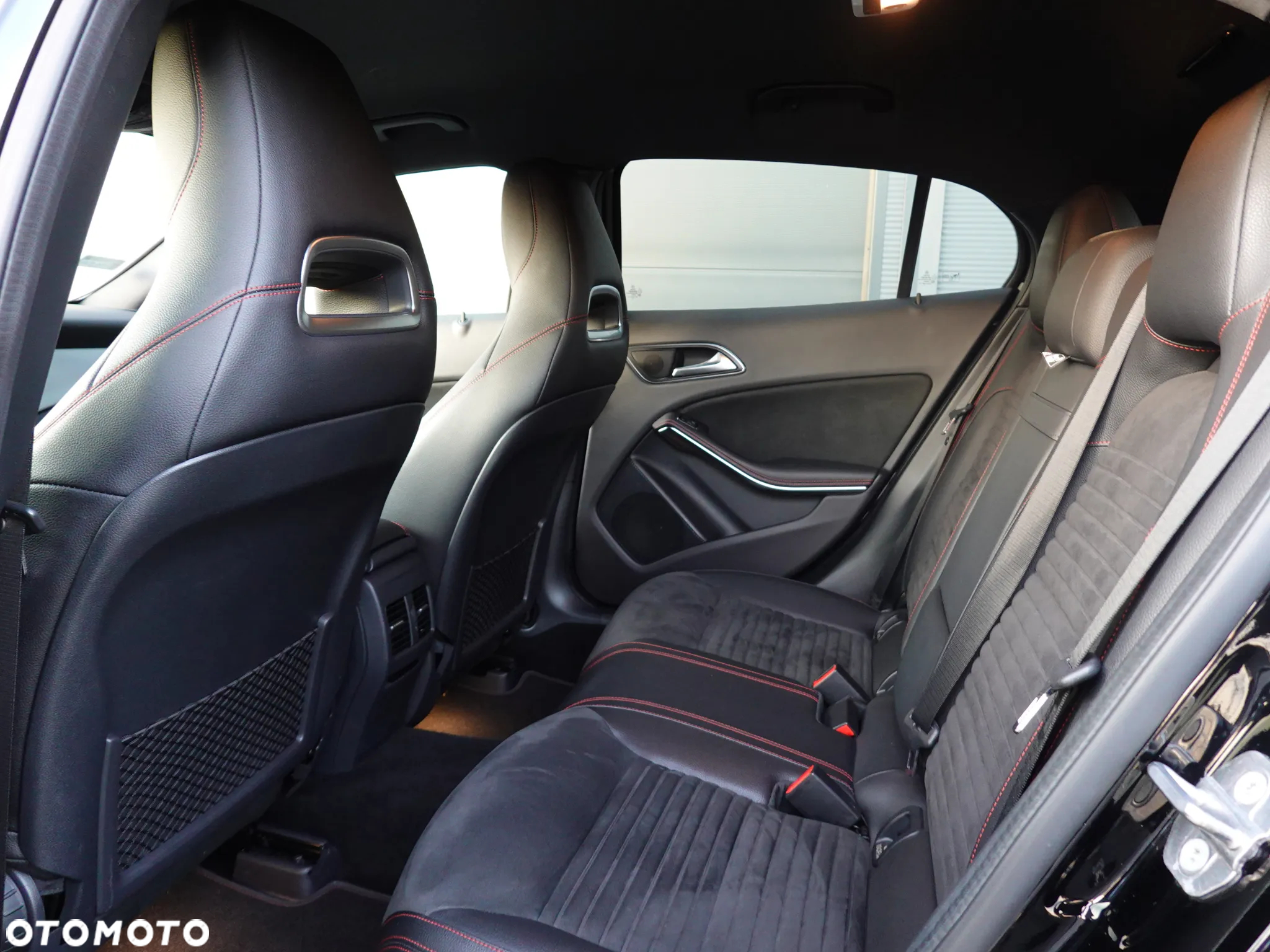 Mercedes-Benz GLA 200 7G-DCT AMG Line - 14