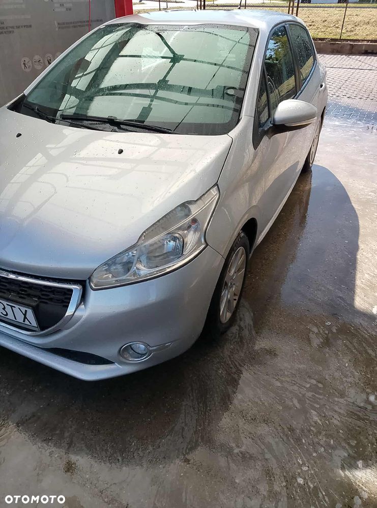 Peugeot 208 - 4