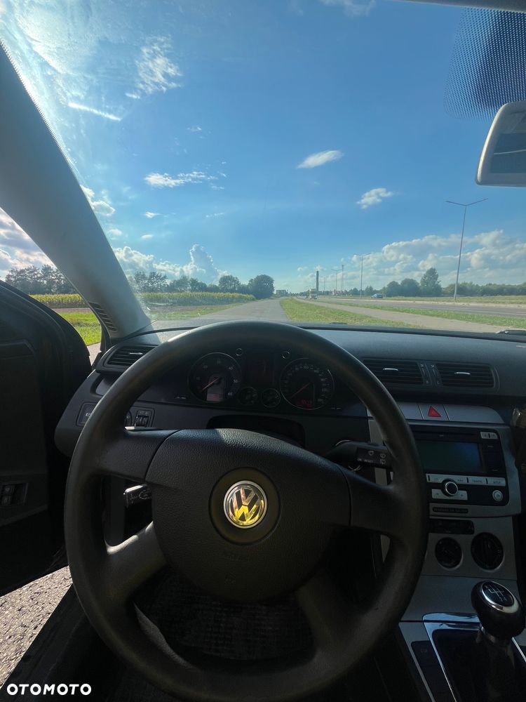 Volkswagen Passat 1.9 TDI Comfortline - 8