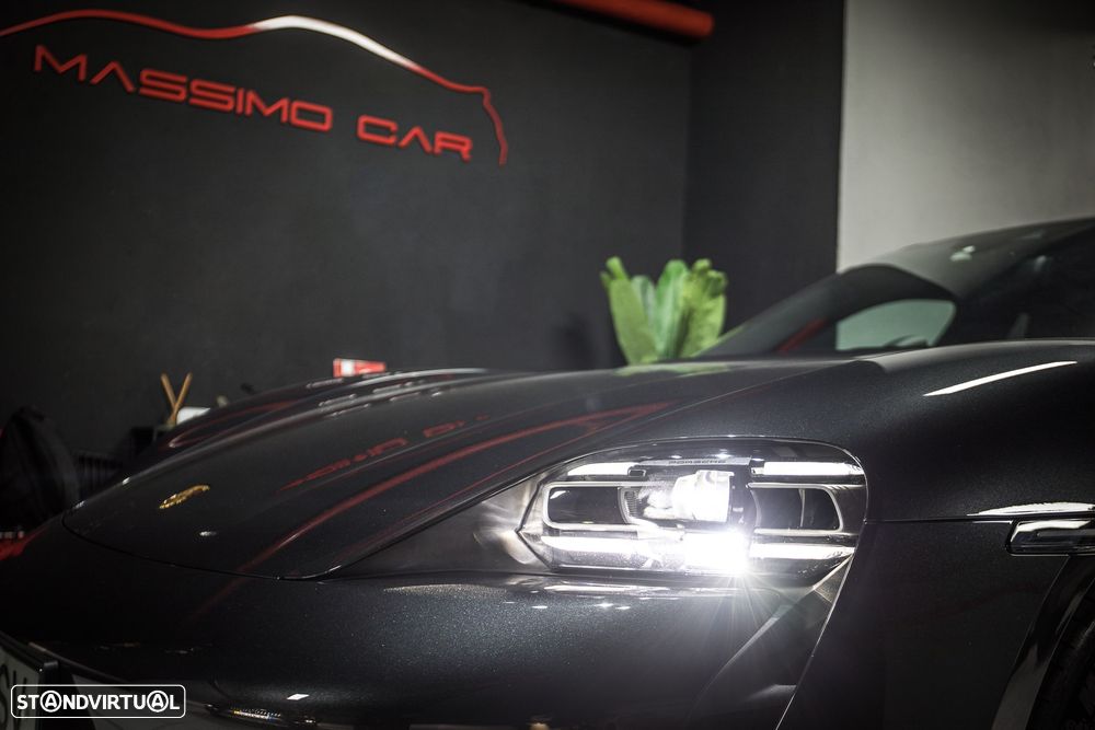Porsche Taycan Sport Turismo - 12