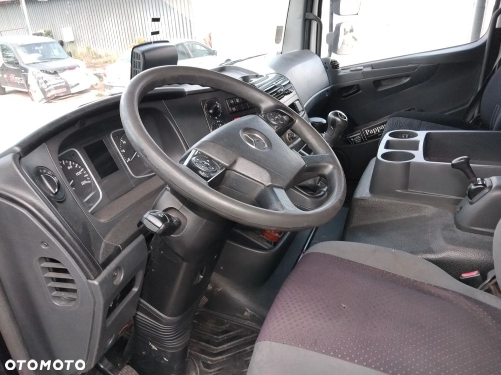 Mercedes-Benz 1221 - 6