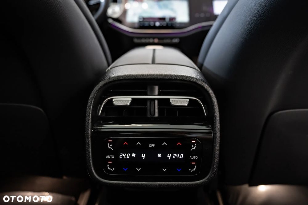 Mercedes-Benz Klasa E 300e 4Matic 9G-TRONIC Edition AMG Line - 32