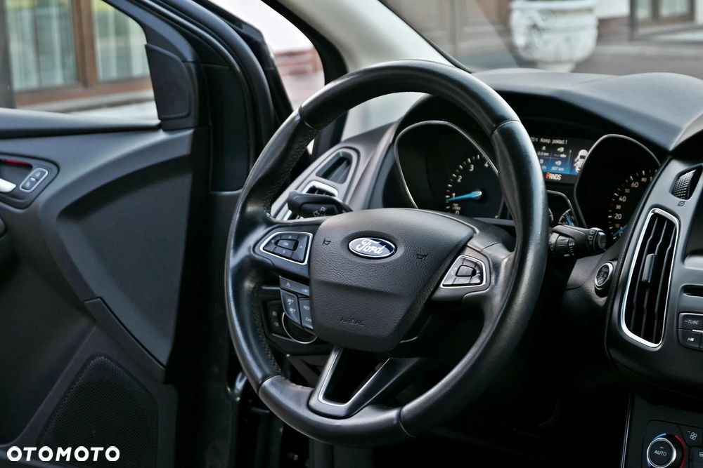 Ford Focus 1.5 EcoBoost Titanium X - 23