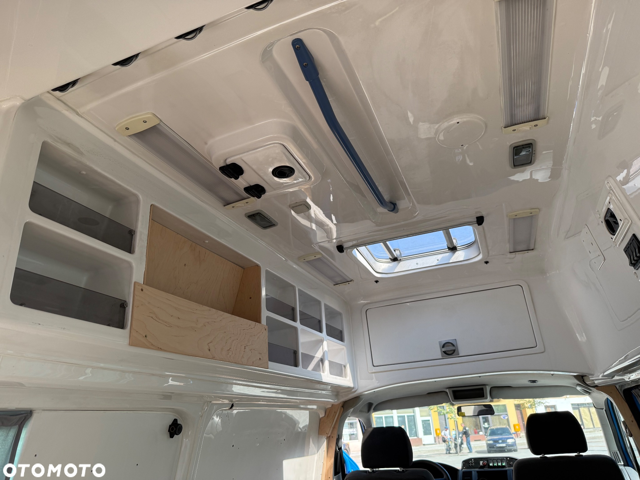 Volkswagen Multivan - 12