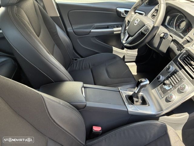 Volvo V60 Cross Country 2.0 D3 Momentum - 18