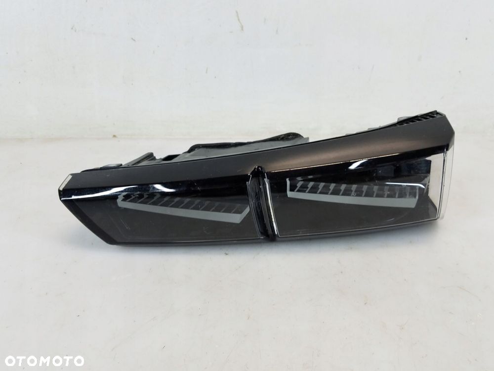 lampa tył w klapę peugeot 308 iii t10 hb - 3