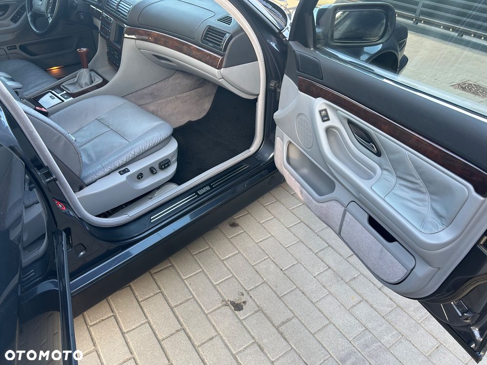 BMW Seria 7 728i - 8