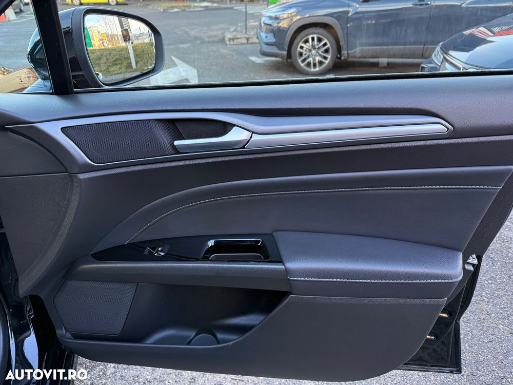 Ford Mondeo 2.0 HEV Titanium - 26