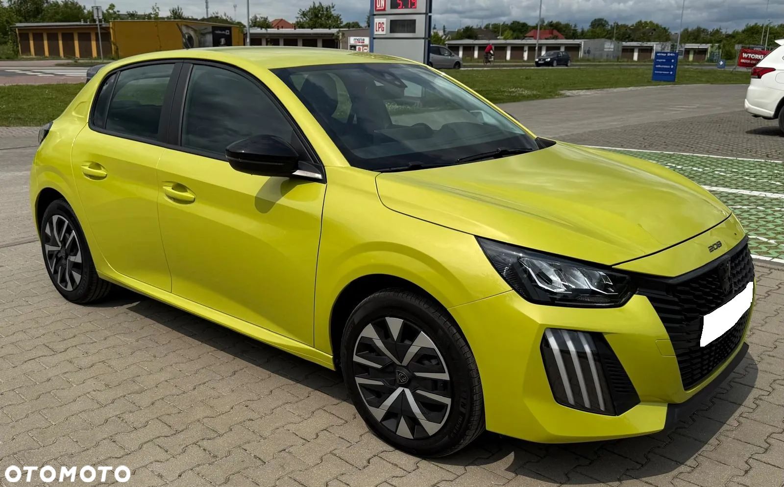Peugeot 208 - 1