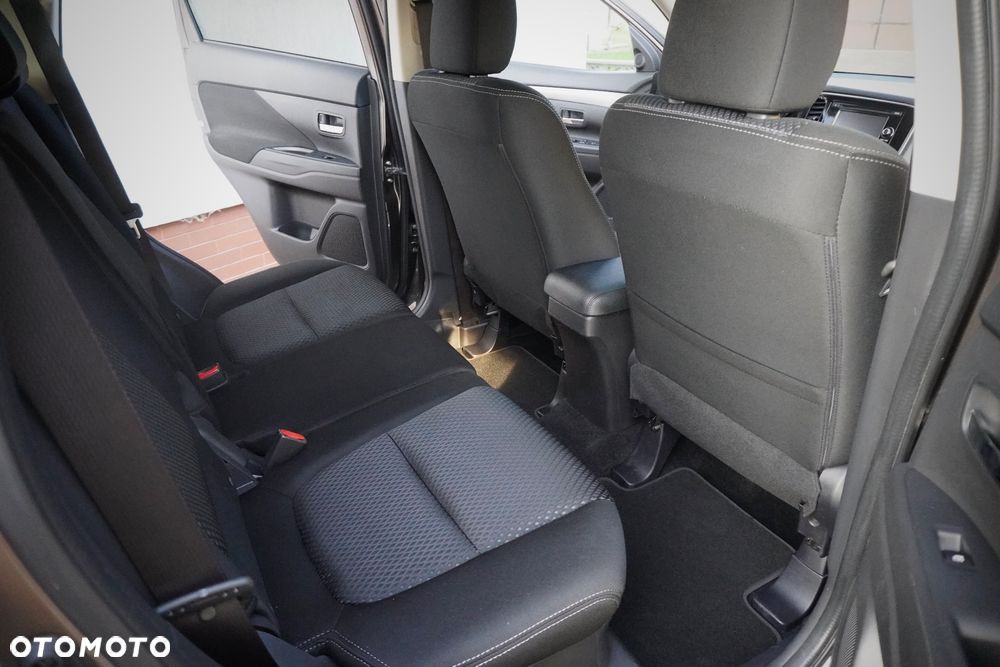 Mitsubishi Outlander - 9