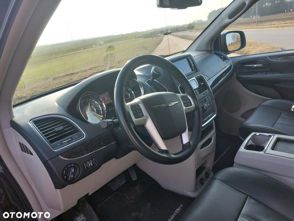 Chrysler Town & Country 3.6 Limited - 15