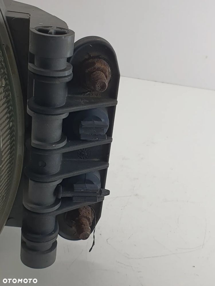 LAMPA PRAWA REFLEKTOR KIERUNKOWSKAZ  IVECO EUROCARGO - 17