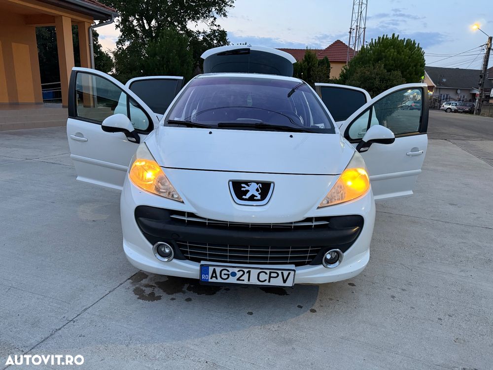 Peugeot 207 1.6HDI Feline - 12