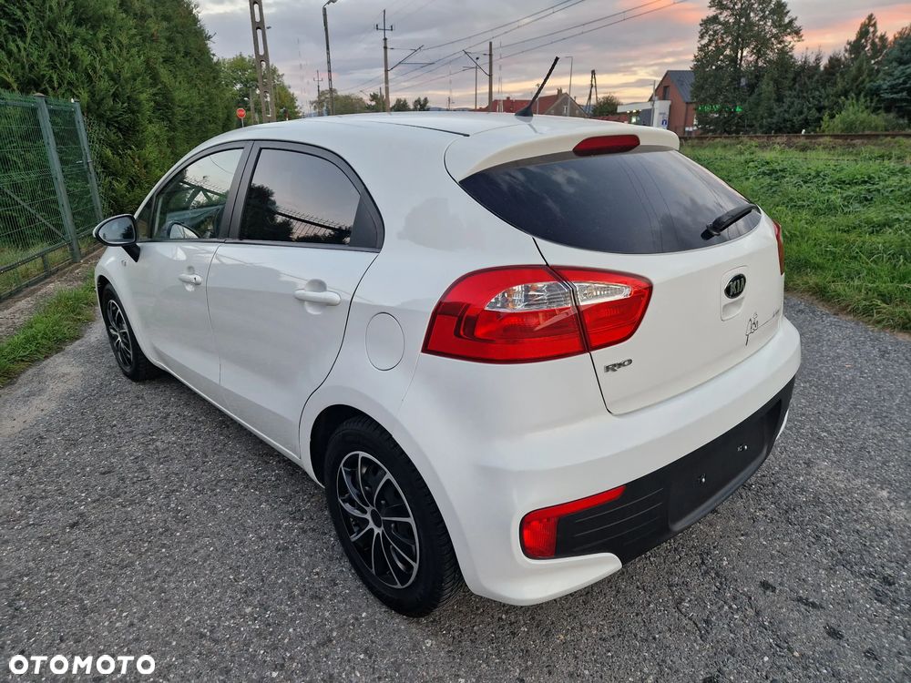 Kia Rio 1.2 Dream Team Edition - 4