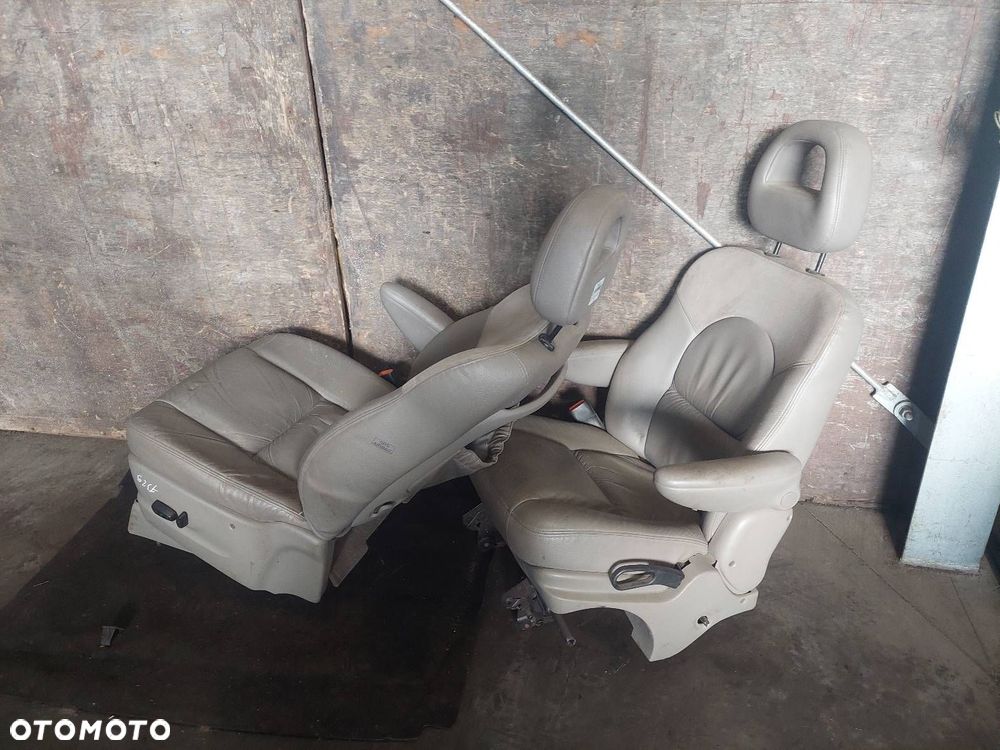 KOMPLET FOTELI LEWY PRAWY PRZÓD KANAPA TYŁ BOCZKI CHRYSLER GRAND VOYAGER IV - 16