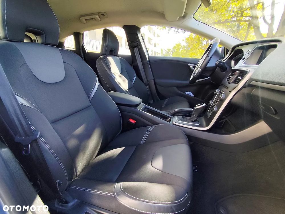 Volvo V40 D3 Drive-E Momentum - 10