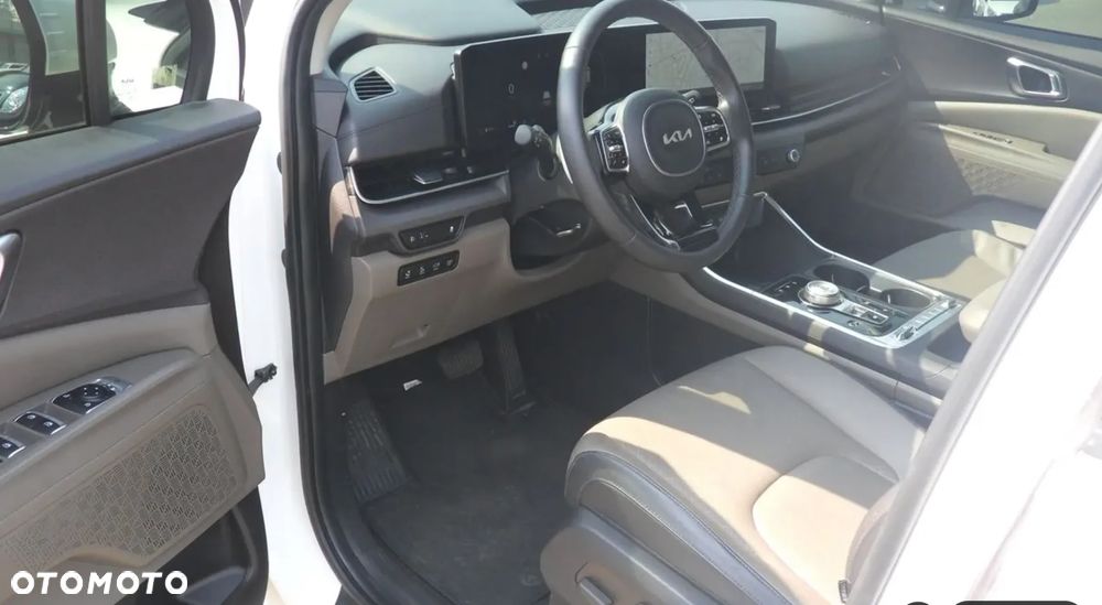 Kia Carnival - 14