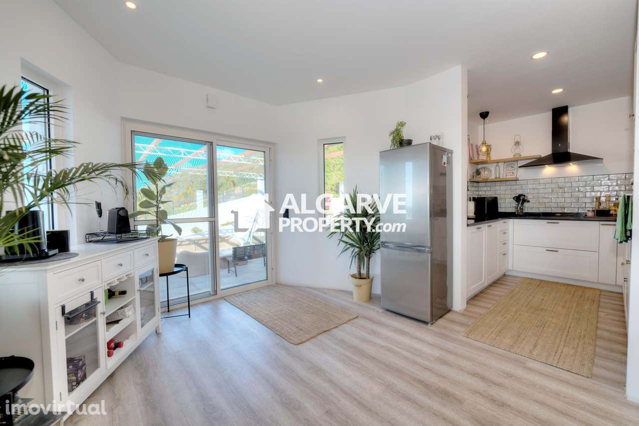 Moradia renovada com 3 apartamentos e vistas panorâmicas em Loulé - Grande imagem: 3/60
