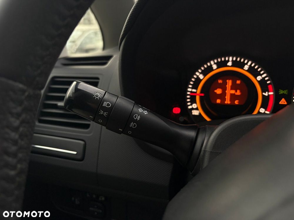 Toyota Auris 1.6 2010 - 19
