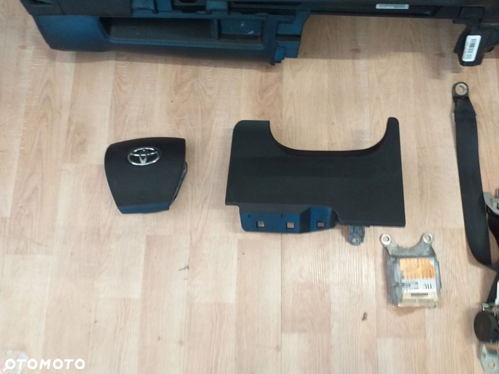 Toyota Prius C AQUA deska poduszka air bag pasy - 3