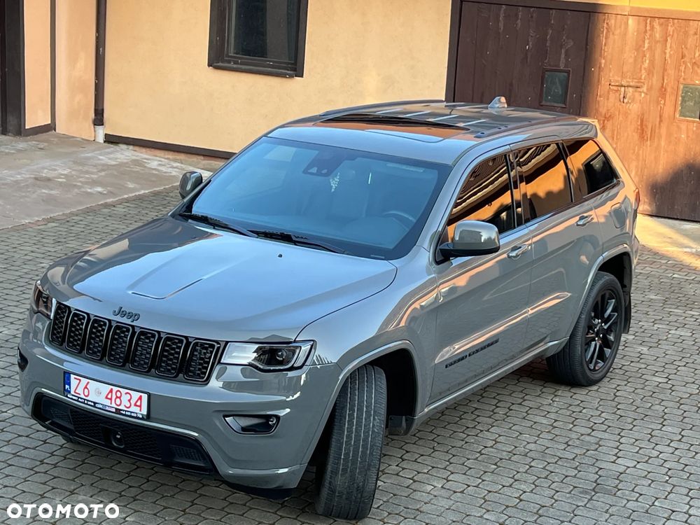 Jeep Grand Cherokee - 23