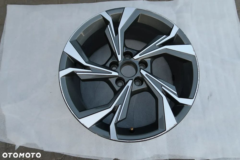 L55 Felga Audi A3 8Y0601025H 8x18et46 - 1