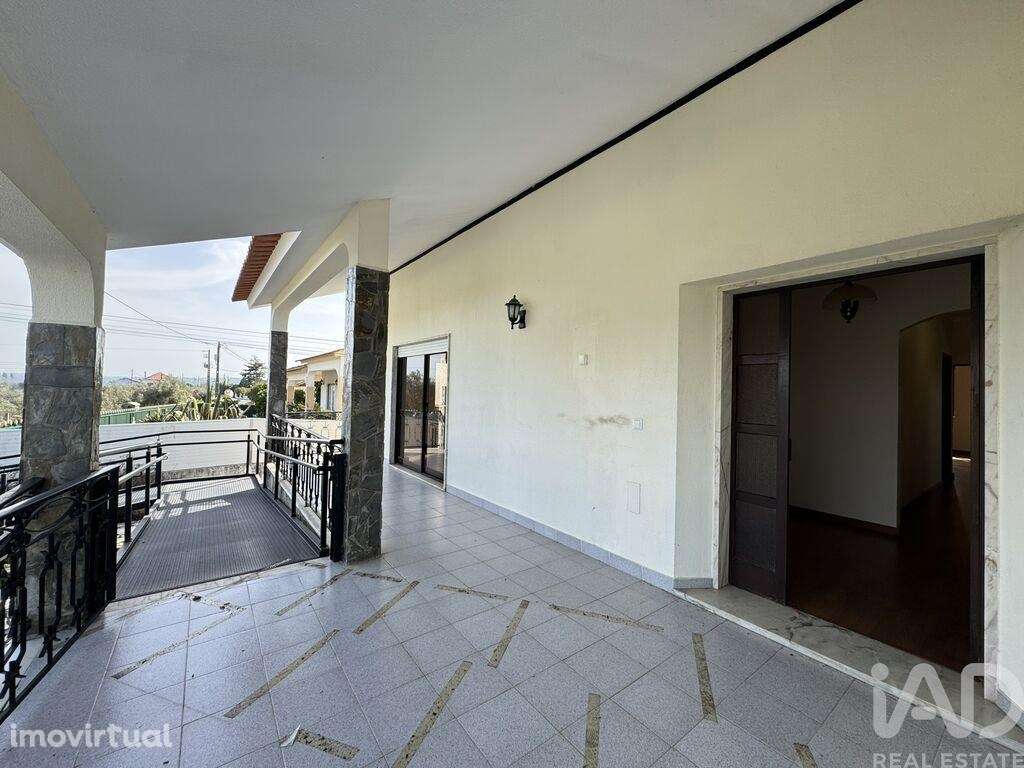 Casa / Villa T4 em Tomar e Santa Maria dos Olivais de 244 m2 - Grande imagem: 3/40