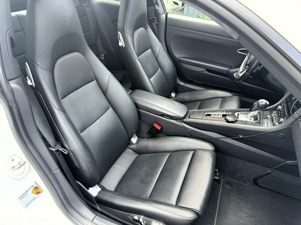 Porsche 911 Carrera - 26