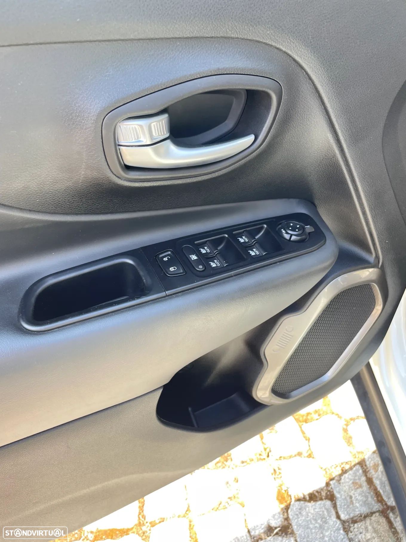 Jeep Renegade 1.0 T Limited - 18