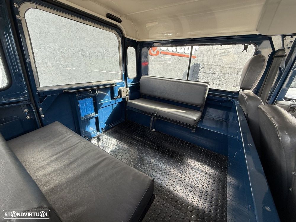 Land Rover Defender - 12