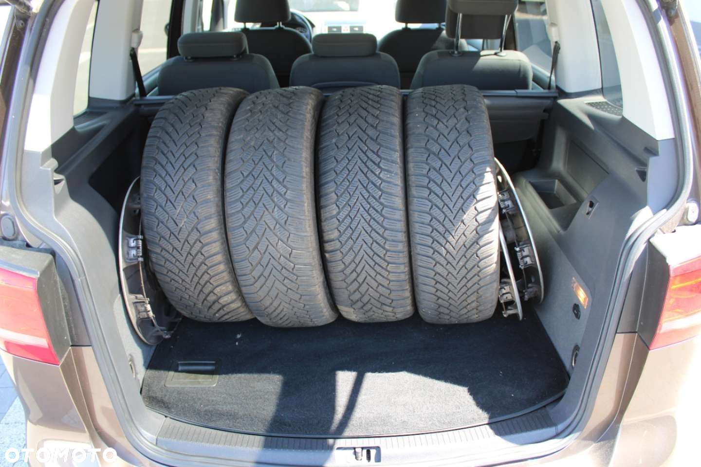 Volkswagen Touran - 8