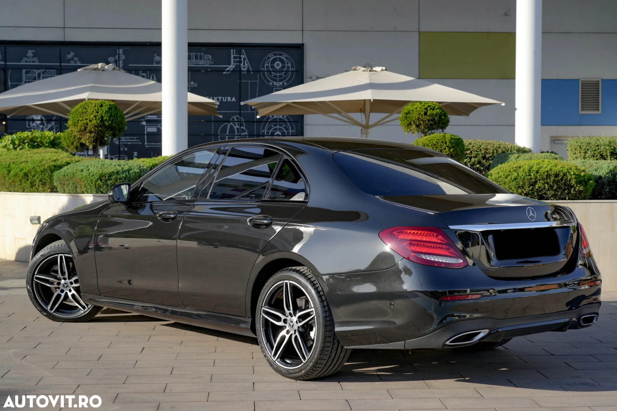 Mercedes-Benz E 220 d 9G-TRONIC AMG Line - 13