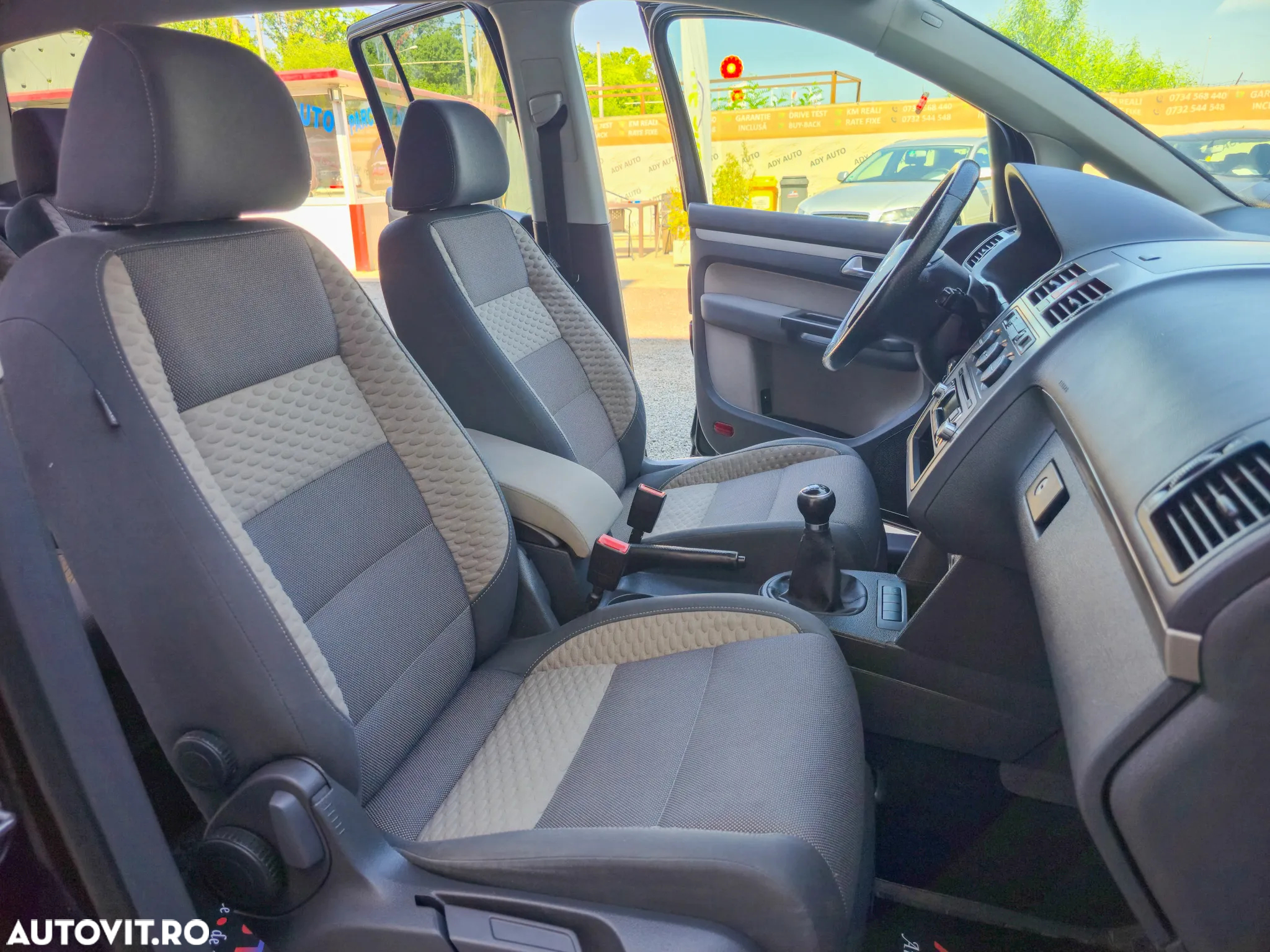 Volkswagen Touran 2.0 TDI Comfortline - 11