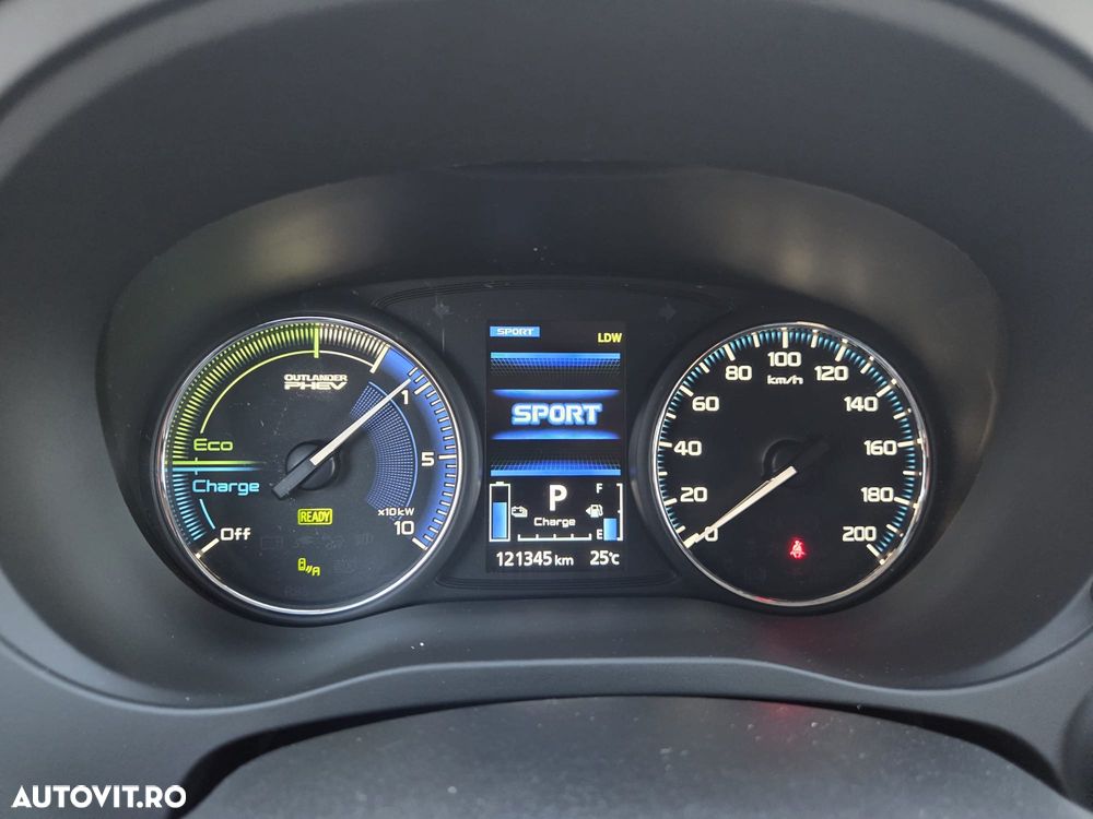 Mitsubishi Outlander - 25