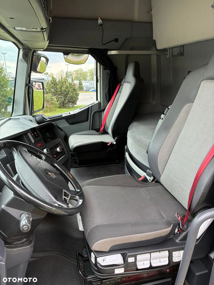 Renault T480 Sleeper Cab - 14