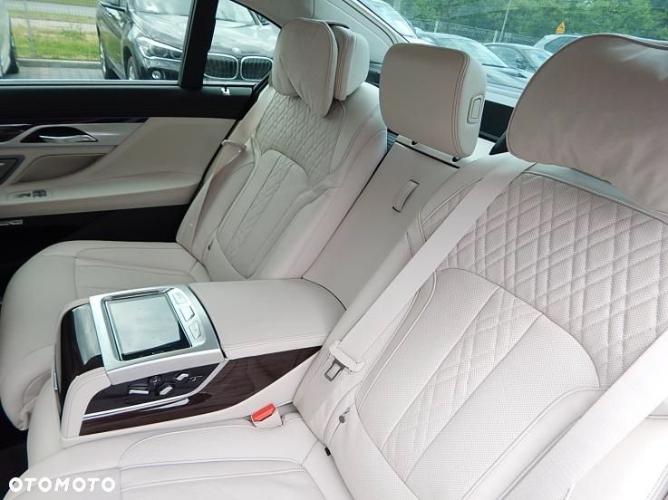 BMW Seria 7 750Li xDrive - 8