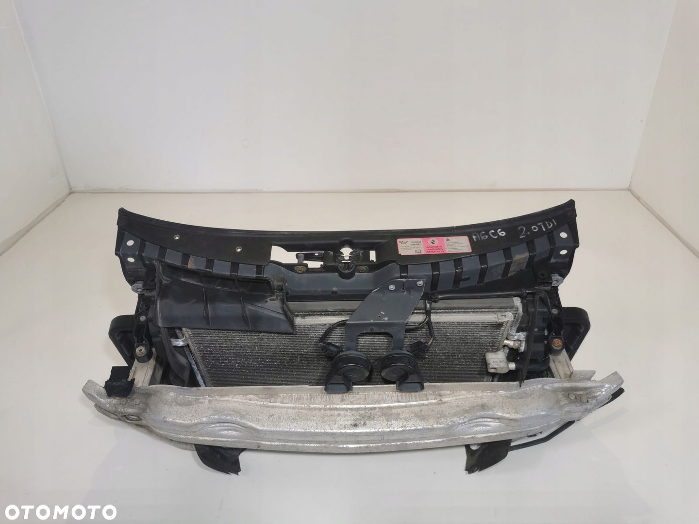 PAS PRZEDNI CHŁODNICA AUDI A6 C6 04-11 2.0 TDI - 5