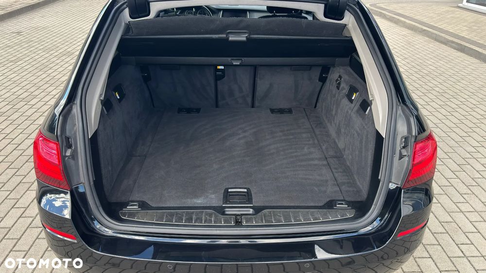 BMW Seria 5 530d xDrive Touring - 9