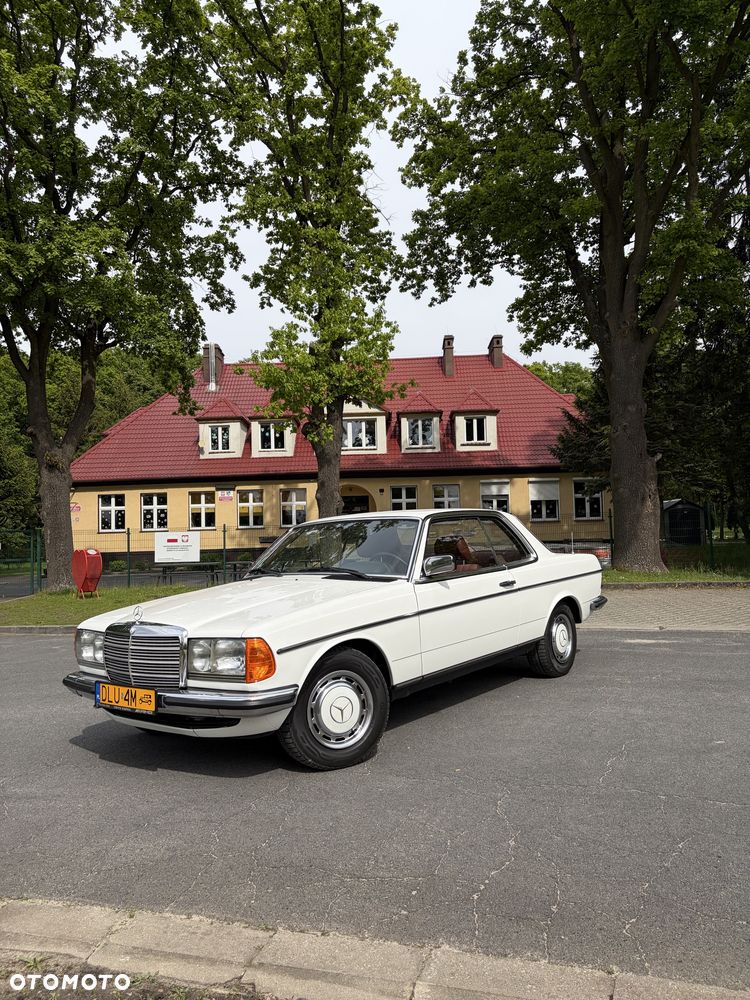 Mercedes-Benz W123 - 2