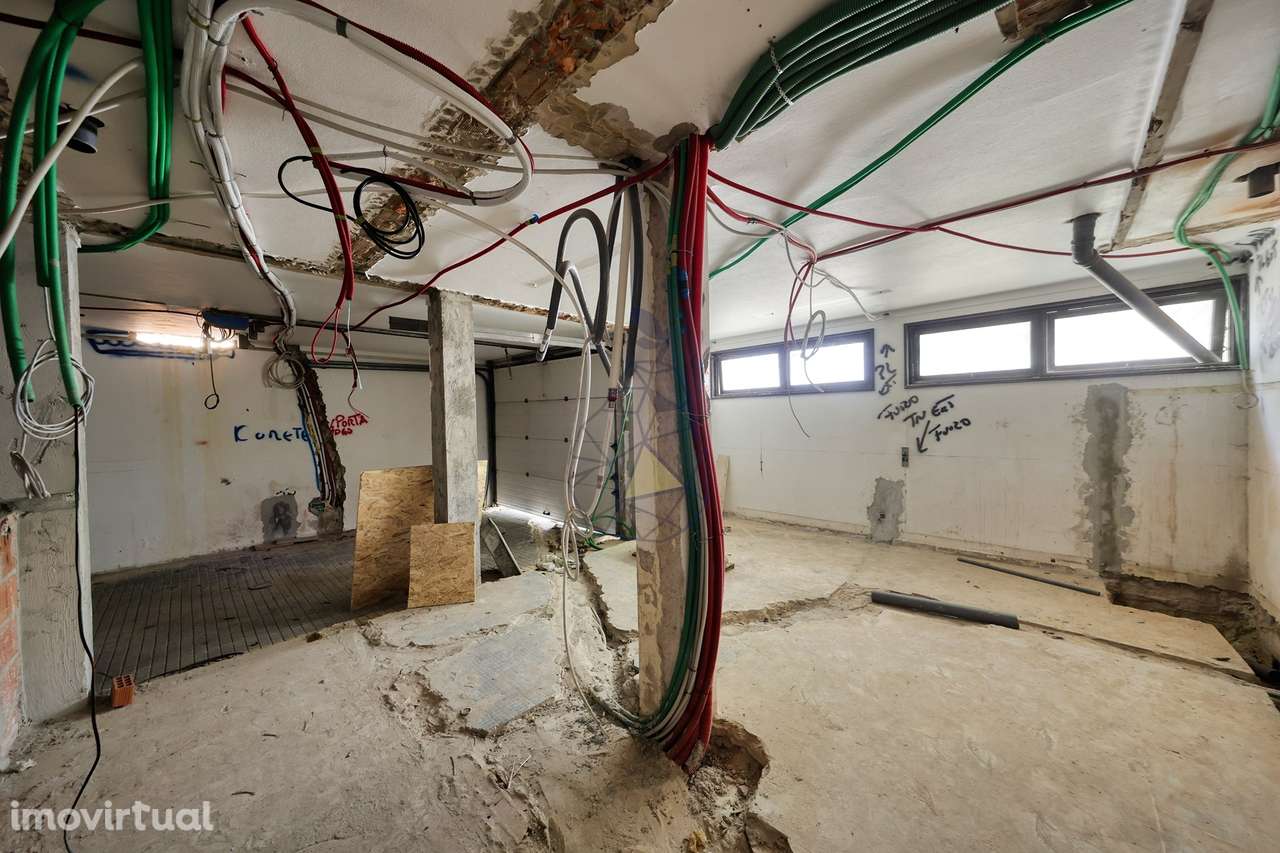 Moradia de 3 pisos com projeto de reabilitação aprovado em Portimão - Grande imagem: 4/60