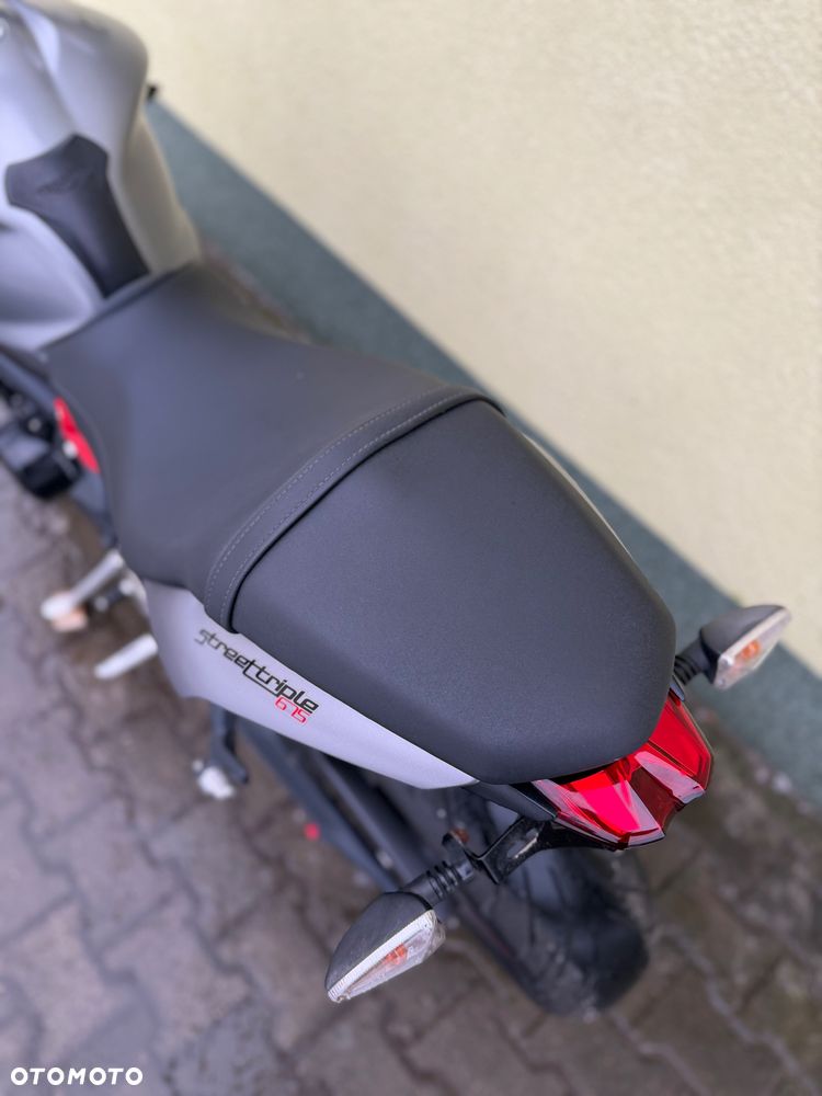 Triumph Street Triple - 22