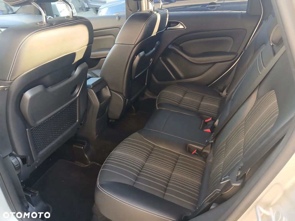 Mercedes-Benz Klasa B 180 d Edition - 11