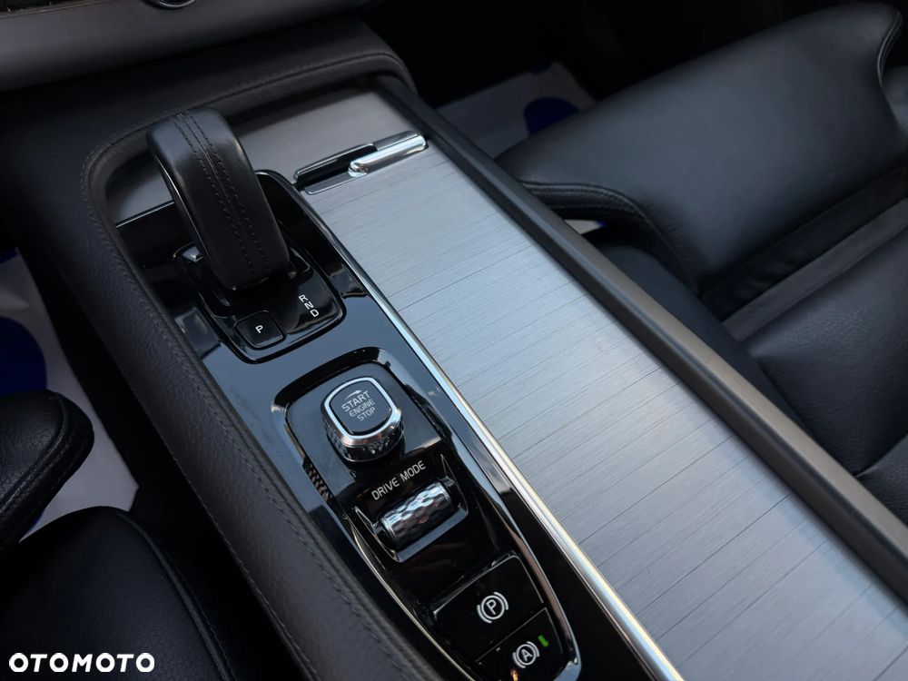 Volvo XC 90 B5 D AWD Momentum Pro 7os - 23