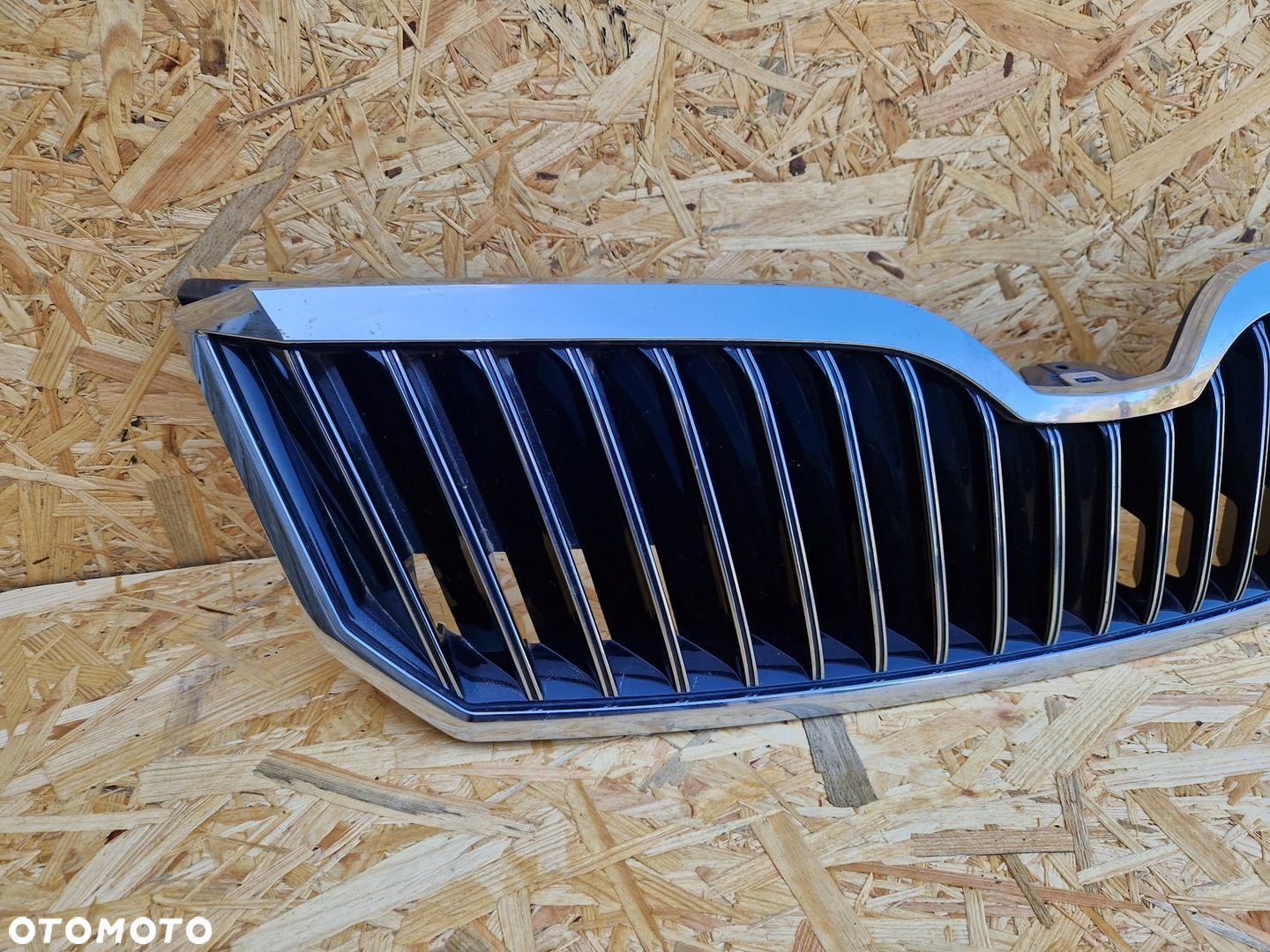 GRILL ATRAPA SKODA SUPERB II LIFT 3T - 2