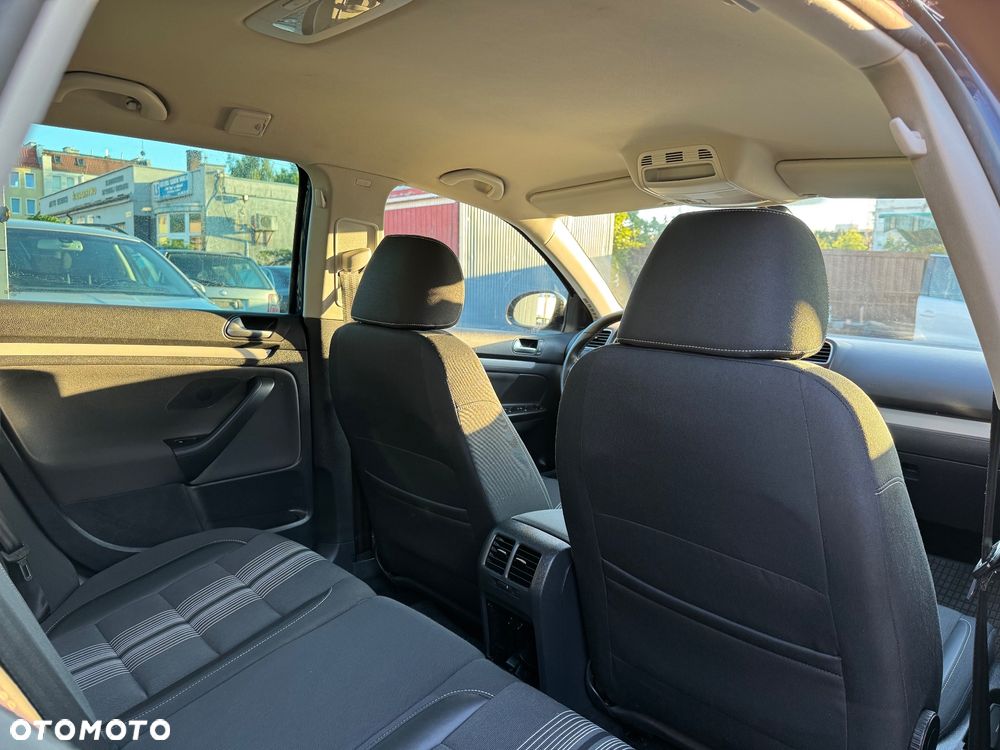 Volkswagen Golf 1.6 TDI DPF MATCH - 19