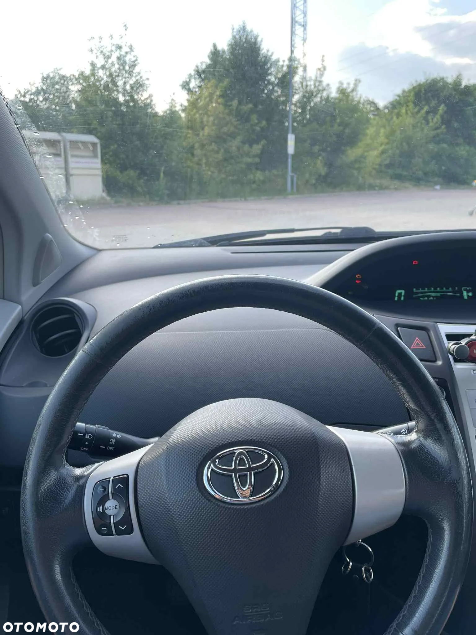 Toyota Yaris - 12