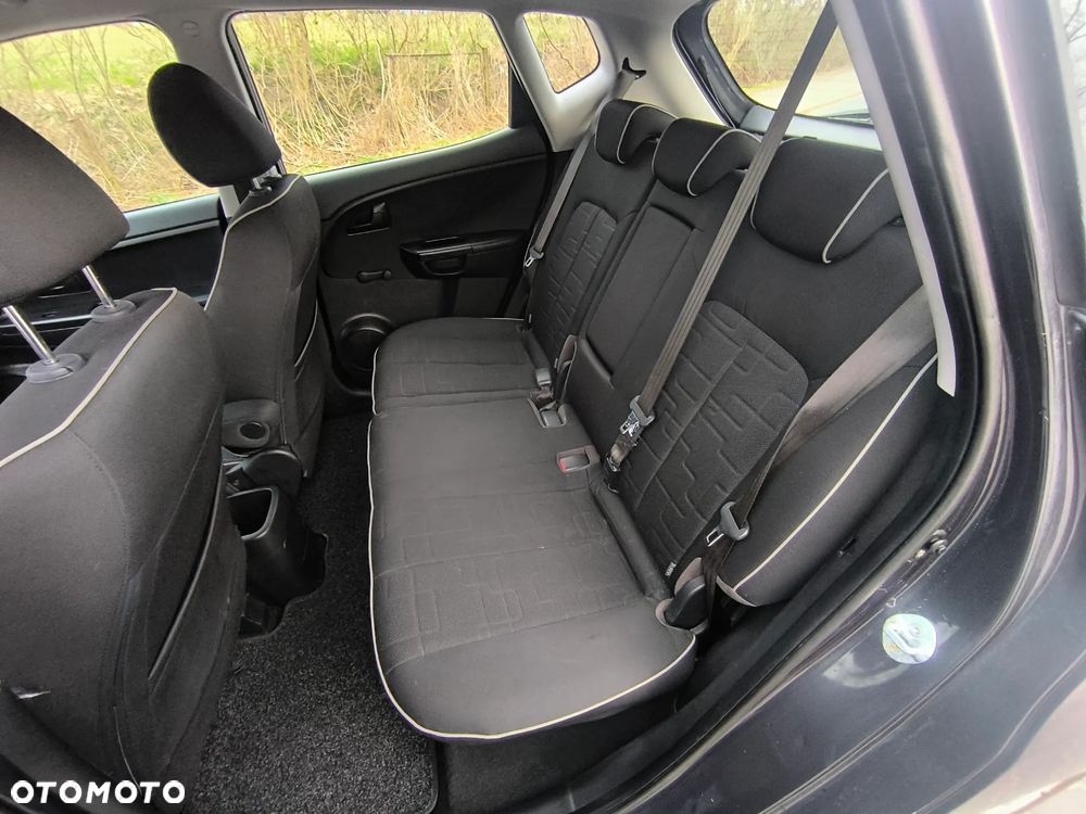 Kia Venga 1.4 CRDi M - 8