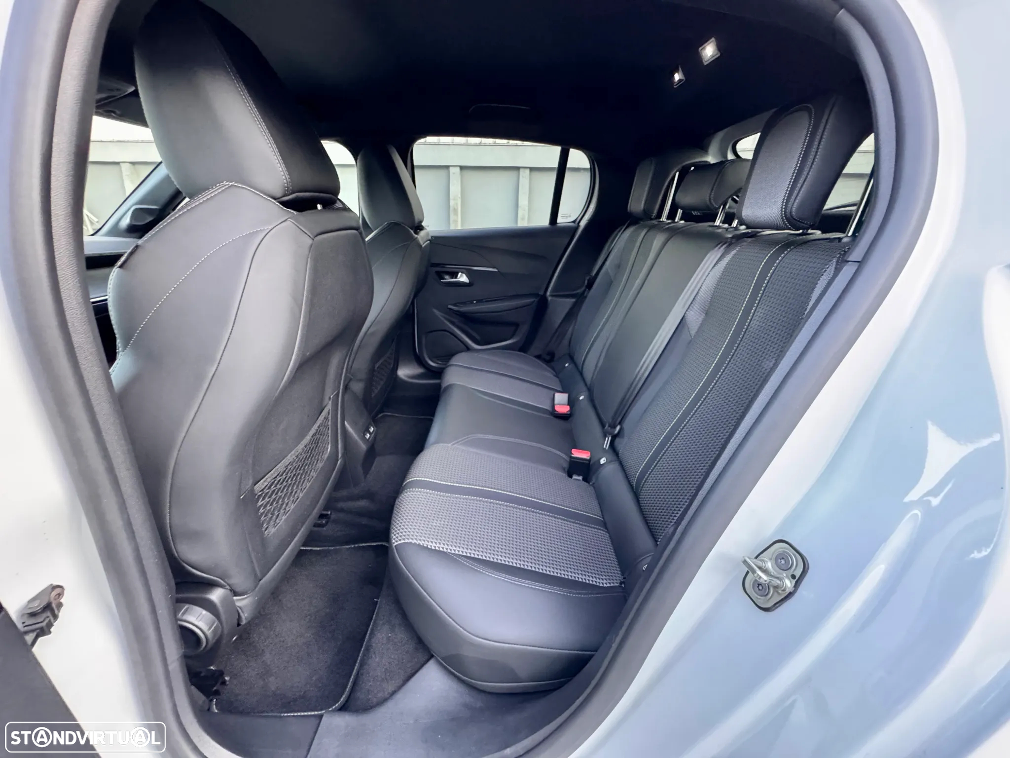Peugeot e-208 50 kWh GT - 20