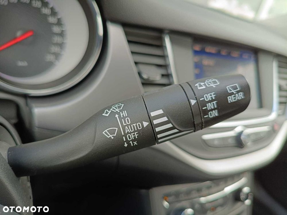 Opel Astra 1.4 T Elegance S&S - 18